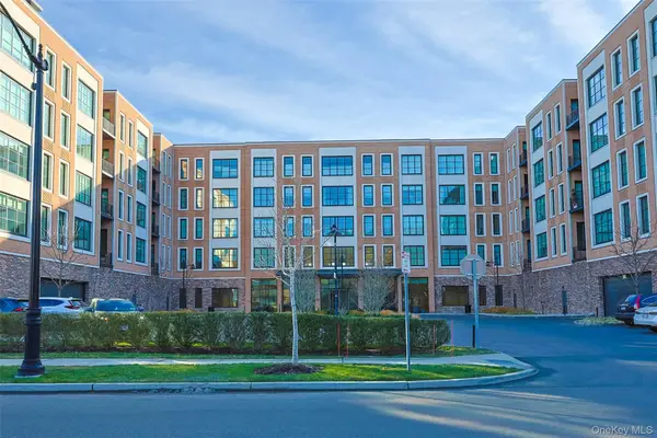 100 Garvies Point Road #1024, Glen Cove, NY 11542