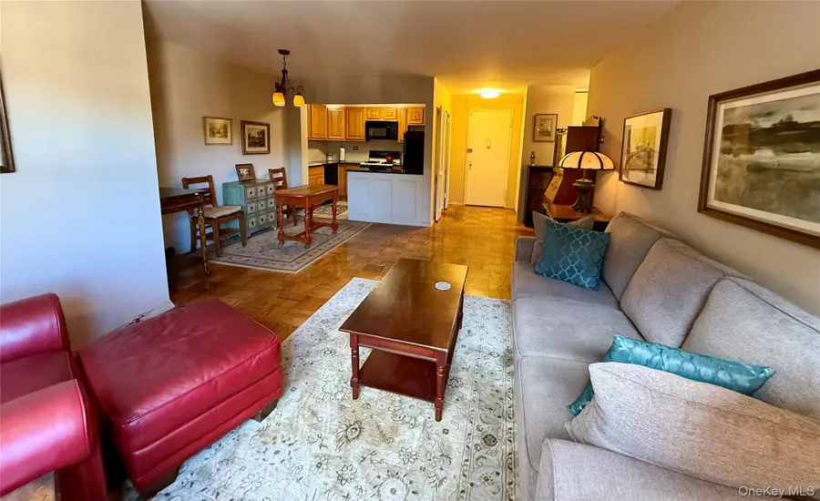 100 E Hartsdale Avenue #7RE, Hartsdale, NY 10530 - Image #2