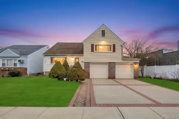 7 N Terrace Place, Valley Stream, NY 11580