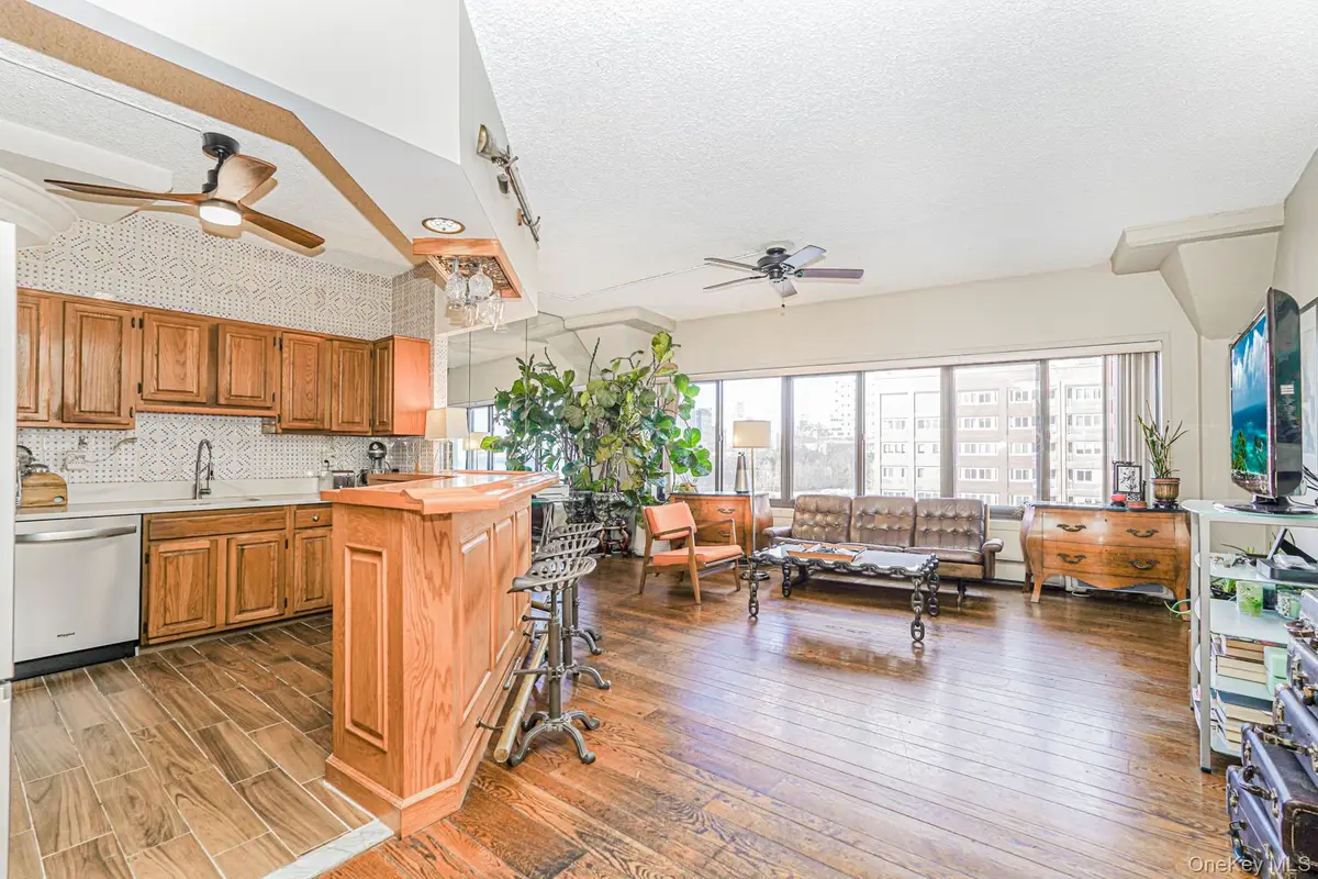 10 Bay Street Landing #5J, Staten Island, NY 10301 - Image #1