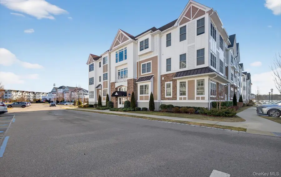 25102 Aspenwood Drive, Plainview, NY 11803 - Image #2