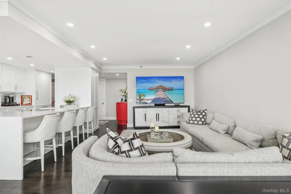 100 Hilton Avenue #901, Garden City, NY 11530 - #1