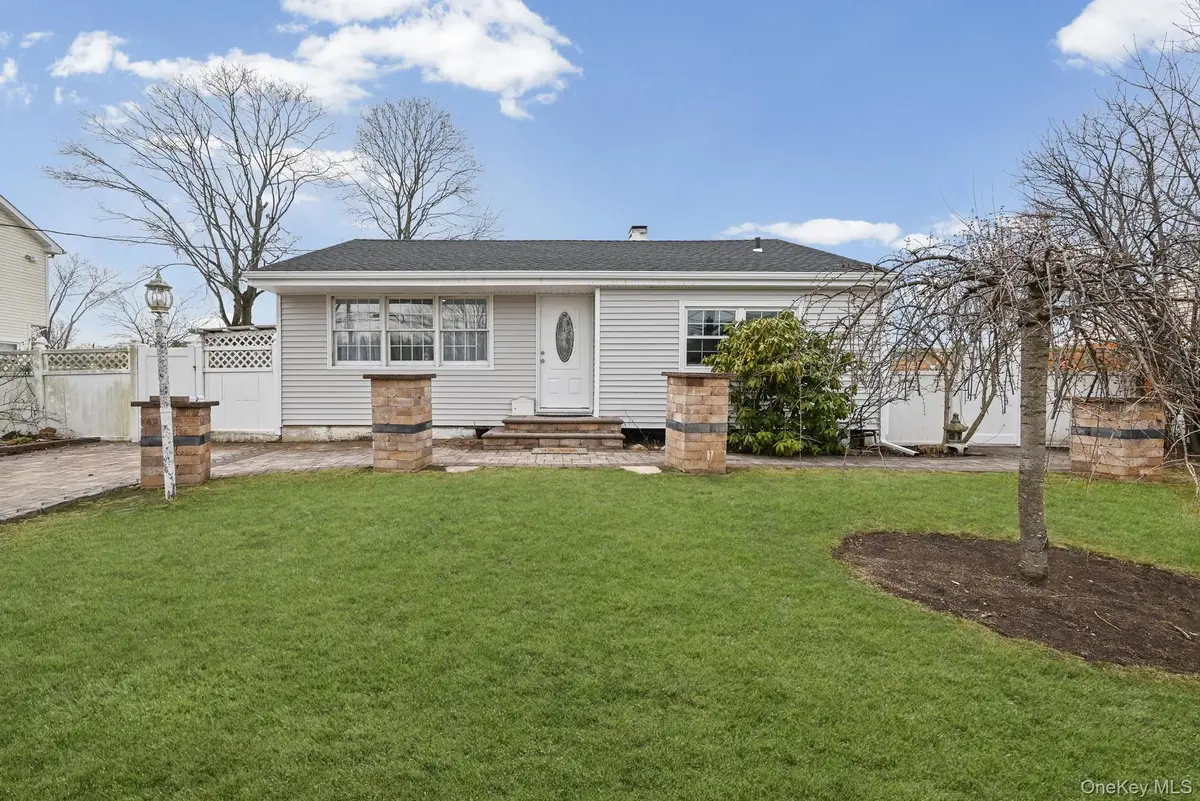 186 Westwood Drive, Brentwood, NY 11717 - Image #1