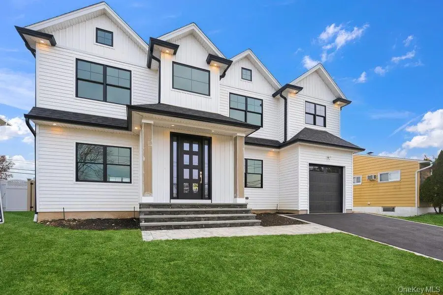 35 Main Parkway, Plainview, NY 11803 - Image #3