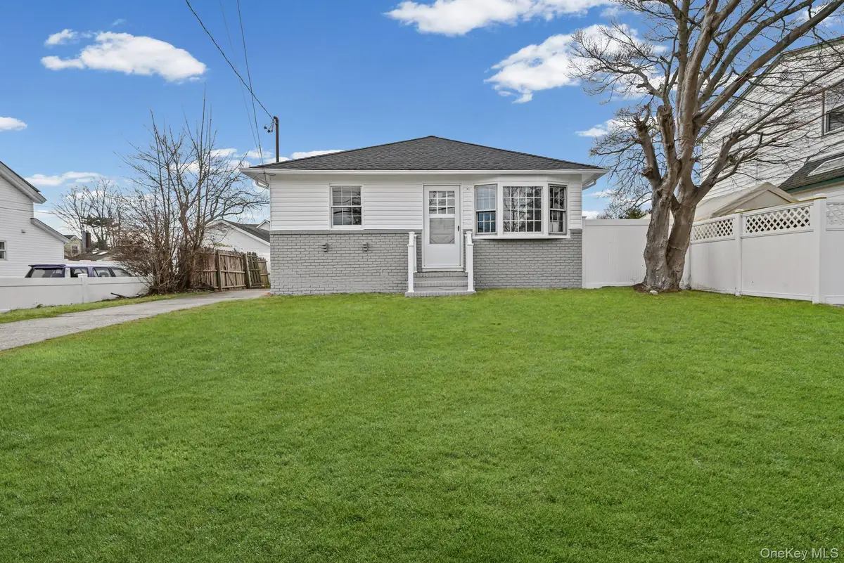 88 N Penataquit Avenue, Bay Shore, NY 11706 - #1