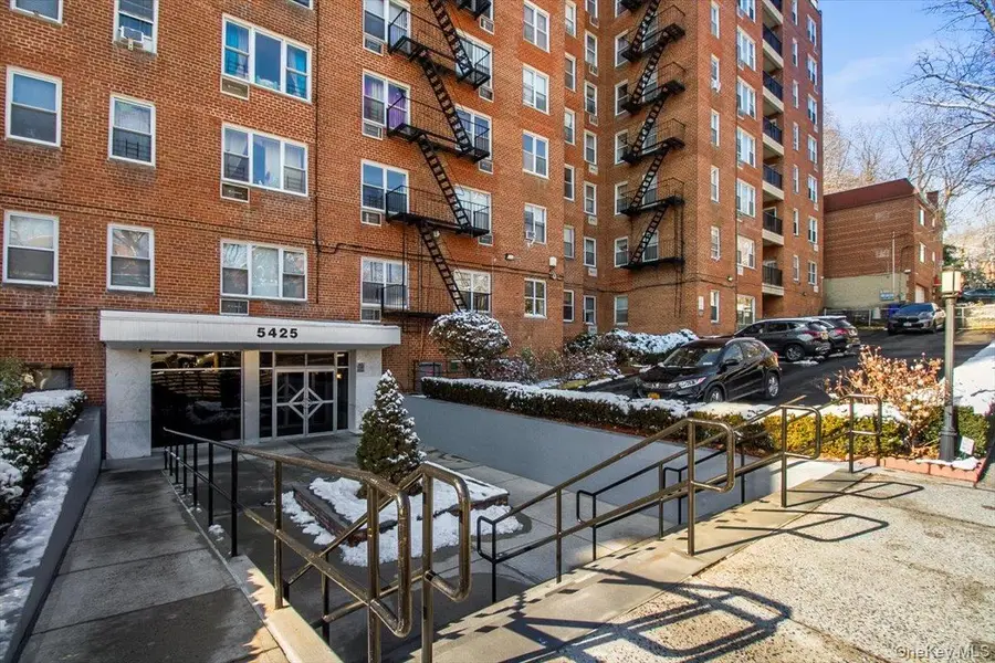 5425 Valles Avenue #3F, Bronx, NY 10471 - Image #2
