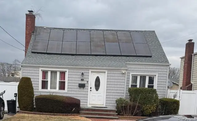 22 Francine Drive N, Massapequa, NY 11758 - Image #1