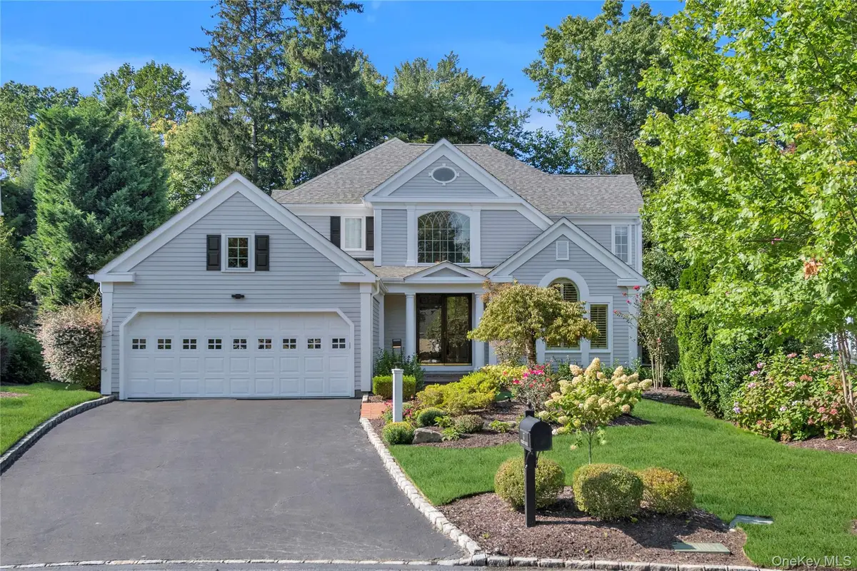17 Evergreen Circle, Manhasset, NY 11030 - Image #1