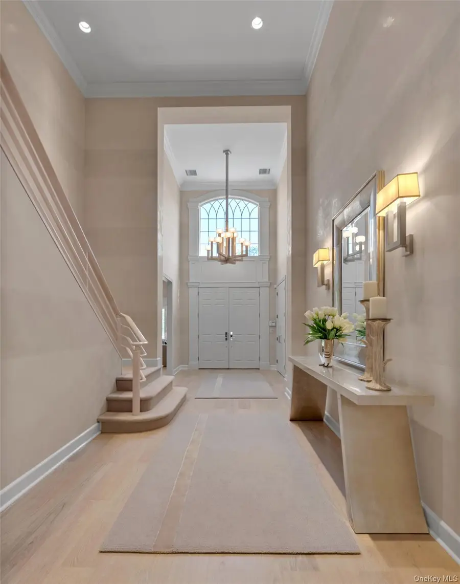 17 Evergreen Circle, Manhasset, NY 11030 - Image #2