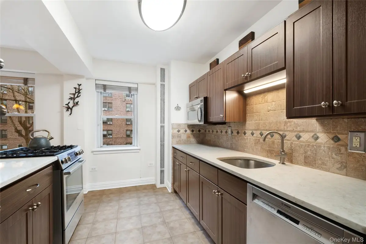 235 Garth Road #E2A, Scarsdale, NY 10583 - Image #1