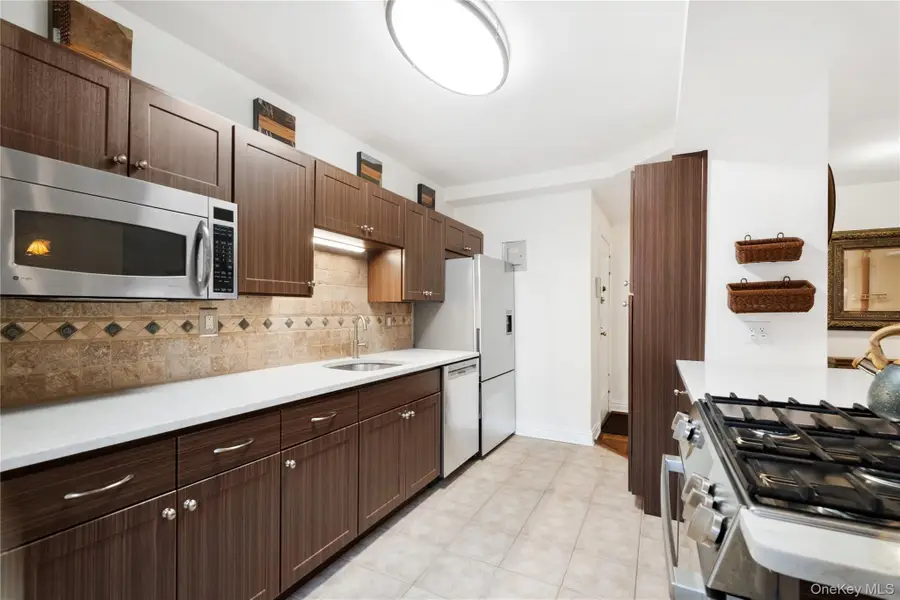 235 Garth Road #E2A, Scarsdale, NY 10583 - Image #3