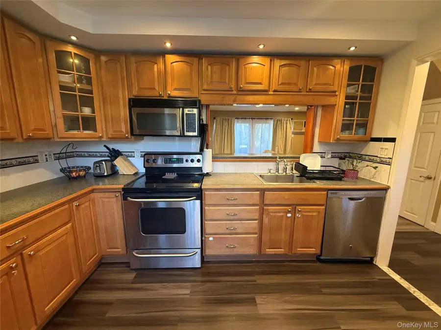 1604 Chelsea Cove S, Hopewell Junction, NY 12533 - Image #2