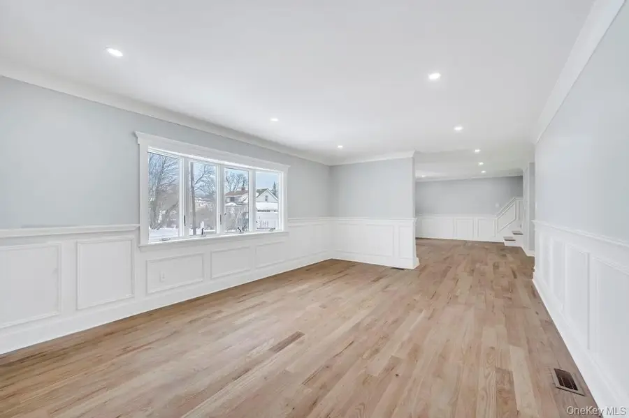 74 Lincoln Avenue, Islip Terrace, NY 11752 - #3