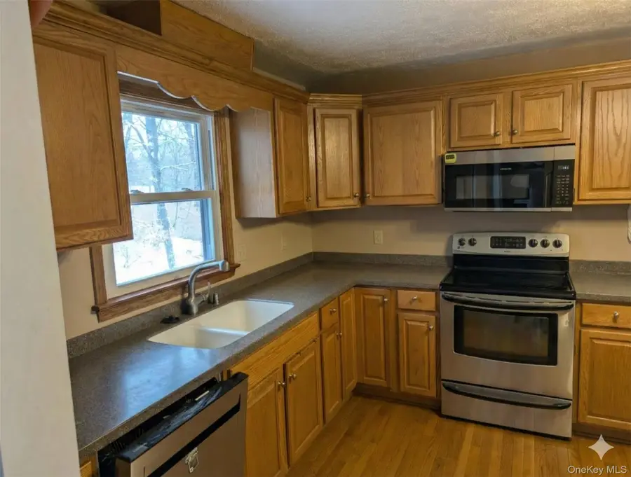 7 Brookland Farms Road, Poughkeepsie, NY 12601 - Image #3