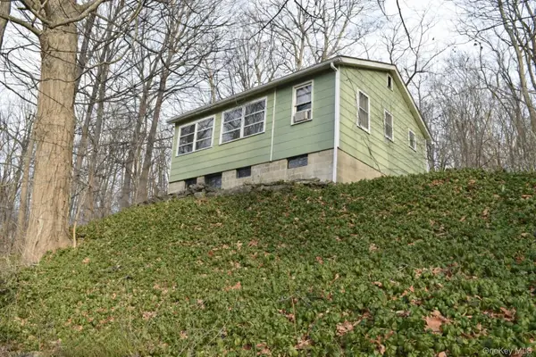 36 Paradise Hill, Highland Mills, NY 12518