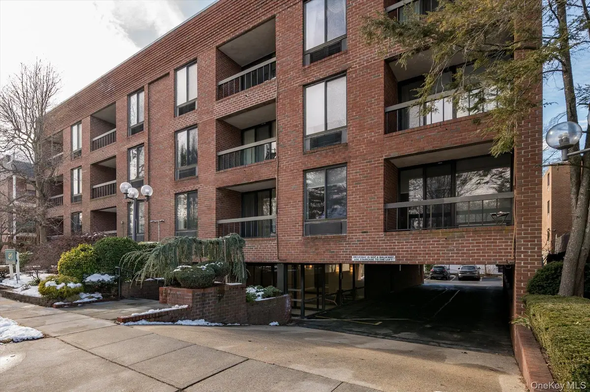 20 Gilchrest Road #3D, Great Neck, NY 11021 - Image #1