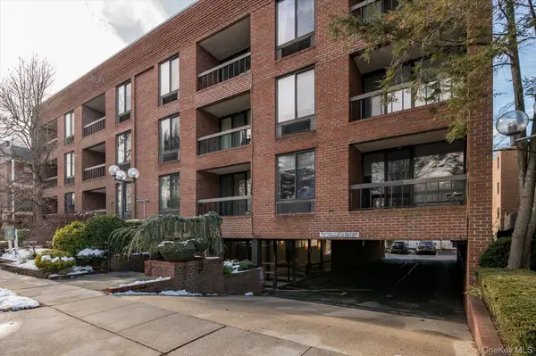 20 Gilchrest Road #3D, Great Neck, NY 11021