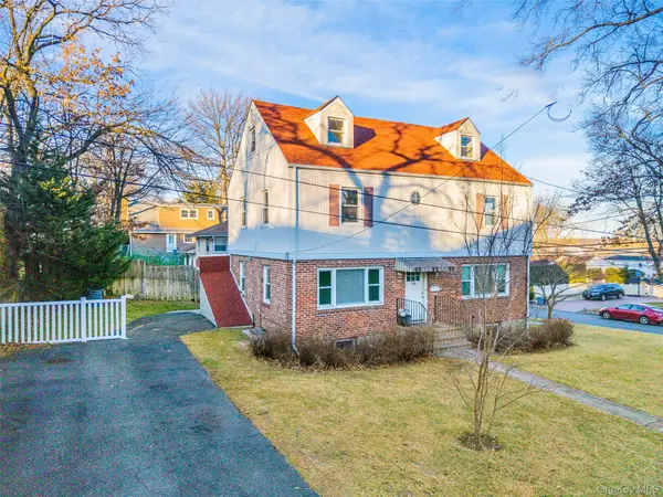 104 Grandview Avenue, Great Neck, NY 11020