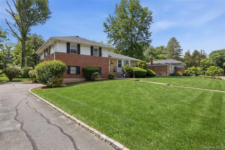 12 Viola Drive, Glen Cove, NY 11542 - Image #3