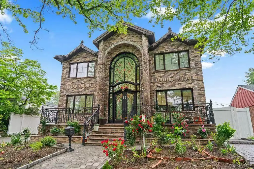 946 Cherry Lane, North New Hyde Park, NY 11001 - #1