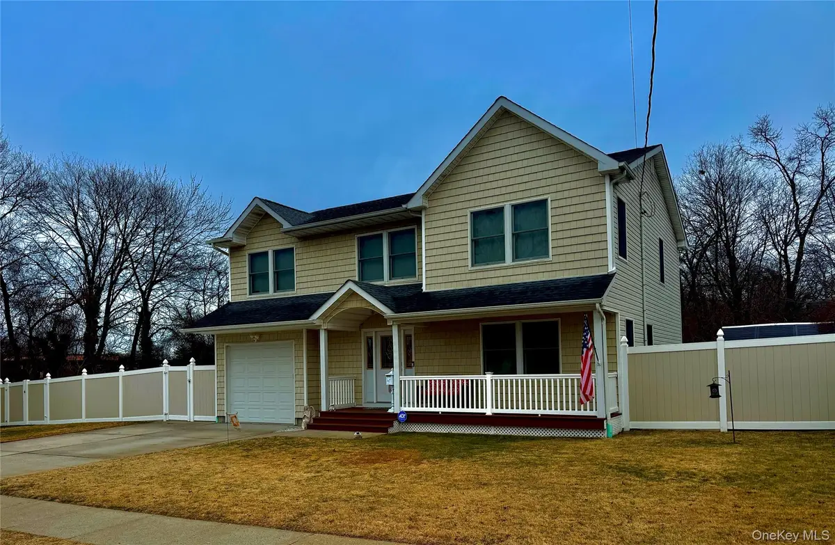 285 Daniel Street, Lindenhurst, NY 11757 - Image #1