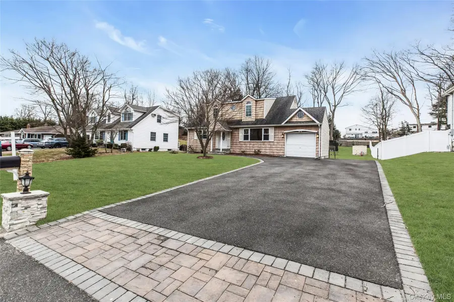 46 Falcon Drive, Hauppauge, NY 11788 - Image #3