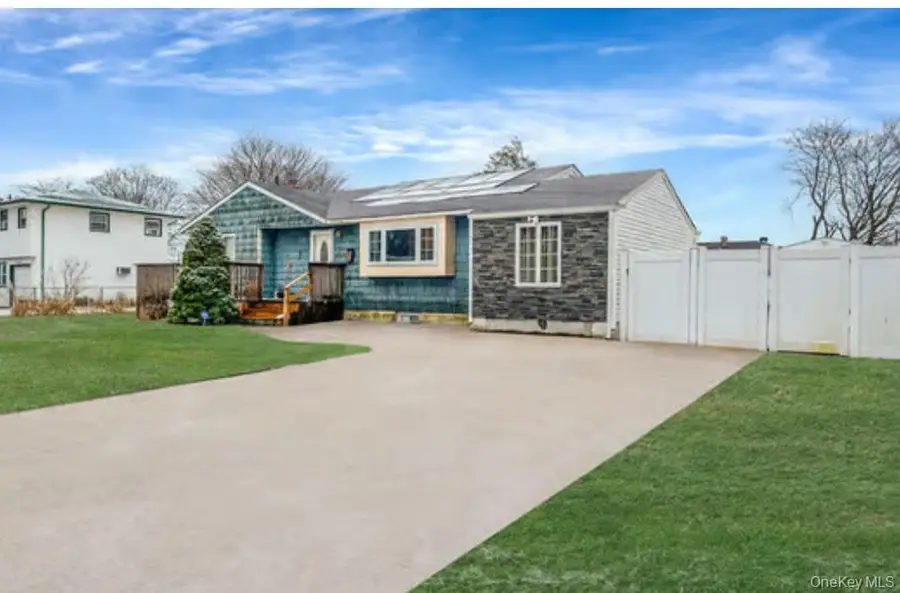 160 Stahley Street, Brentwood, NY 11717 - Image #3