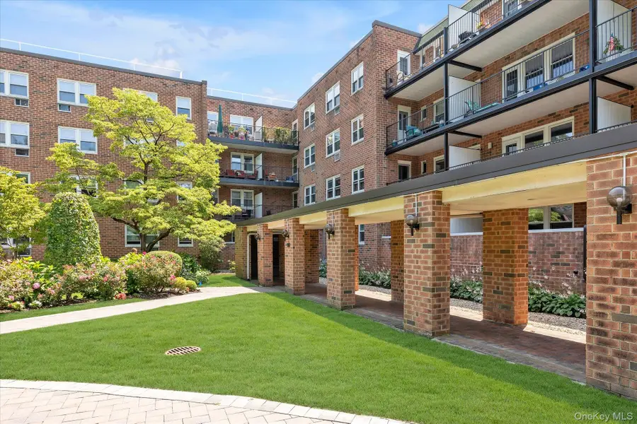 32 Pearsall Avenue #3F, Glen Cove, NY 11542 - Image #3