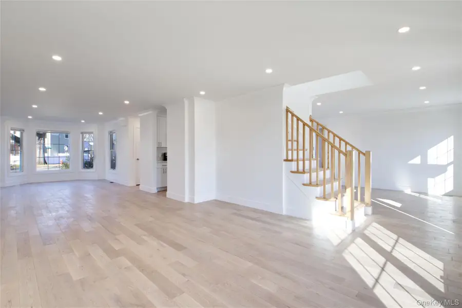 1 Manhasset Avenue, Port Washington, NY 11050 - Image #3