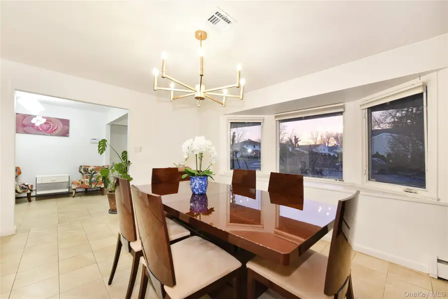 116 Nottingham Road, Manhasset Hills, NY 11040 - #2