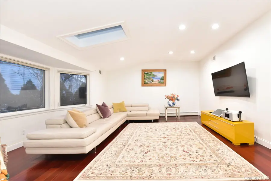 116 Nottingham Road, Manhasset Hills, NY 11040 - #3