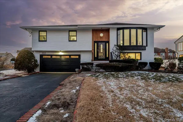 230 Sequams Lane Center, West Islip, NY 11795