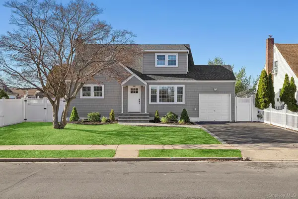 36 Cinque Drive, Farmingdale, NY 11735