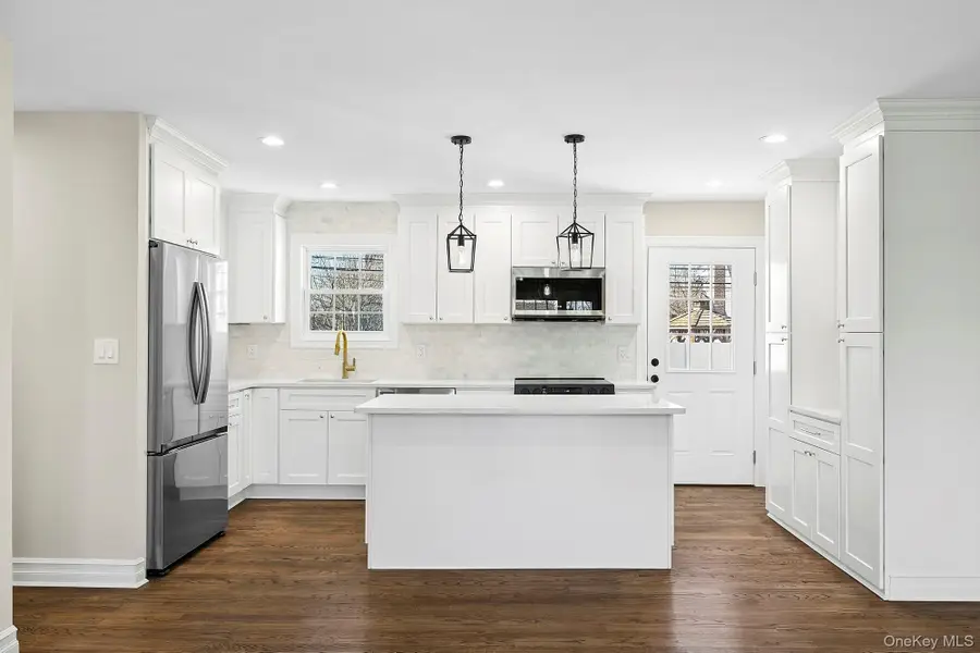 36 Cinque Drive, Farmingdale, NY 11735 - Image #3