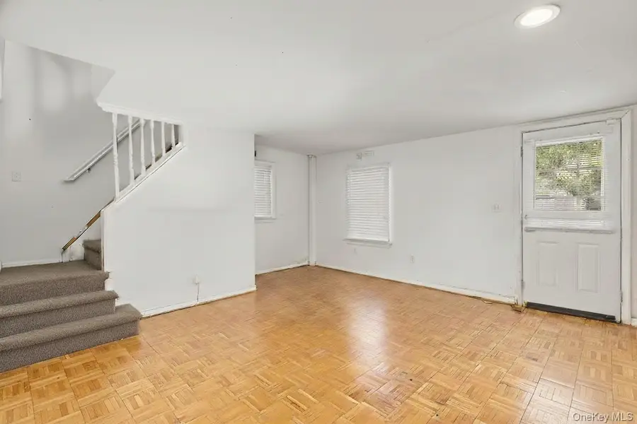 29 Richmond Avenue, Amityville, NY 11701 - Image #3
