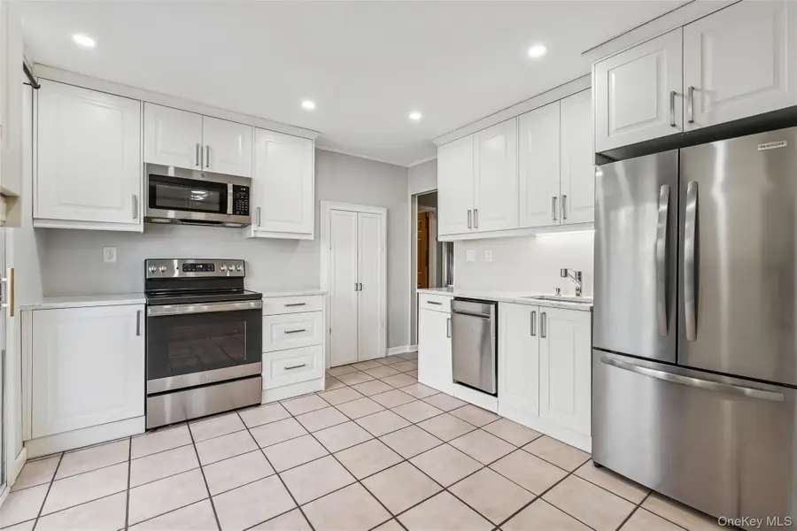 5 Haiti Lane, Coram, NY 11727 - Image #3