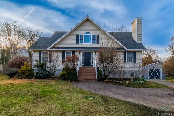 12 Summit Street, East Patchogue, NY 11772