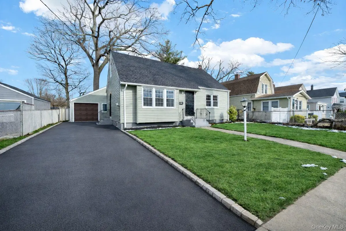 450 Rhodes Lane, West Hempstead, NY 11552 - Image #1