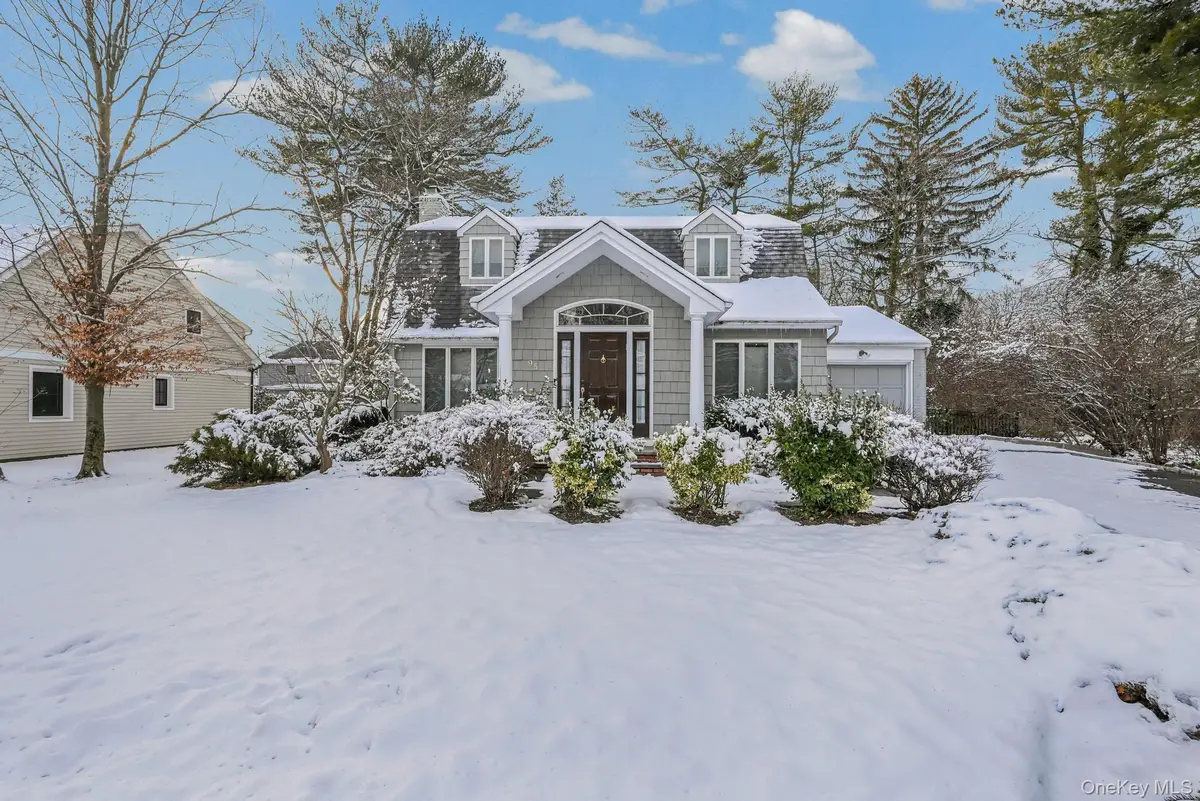 95 Oakdale Lane, East Hills, NY 11577 - Image #1