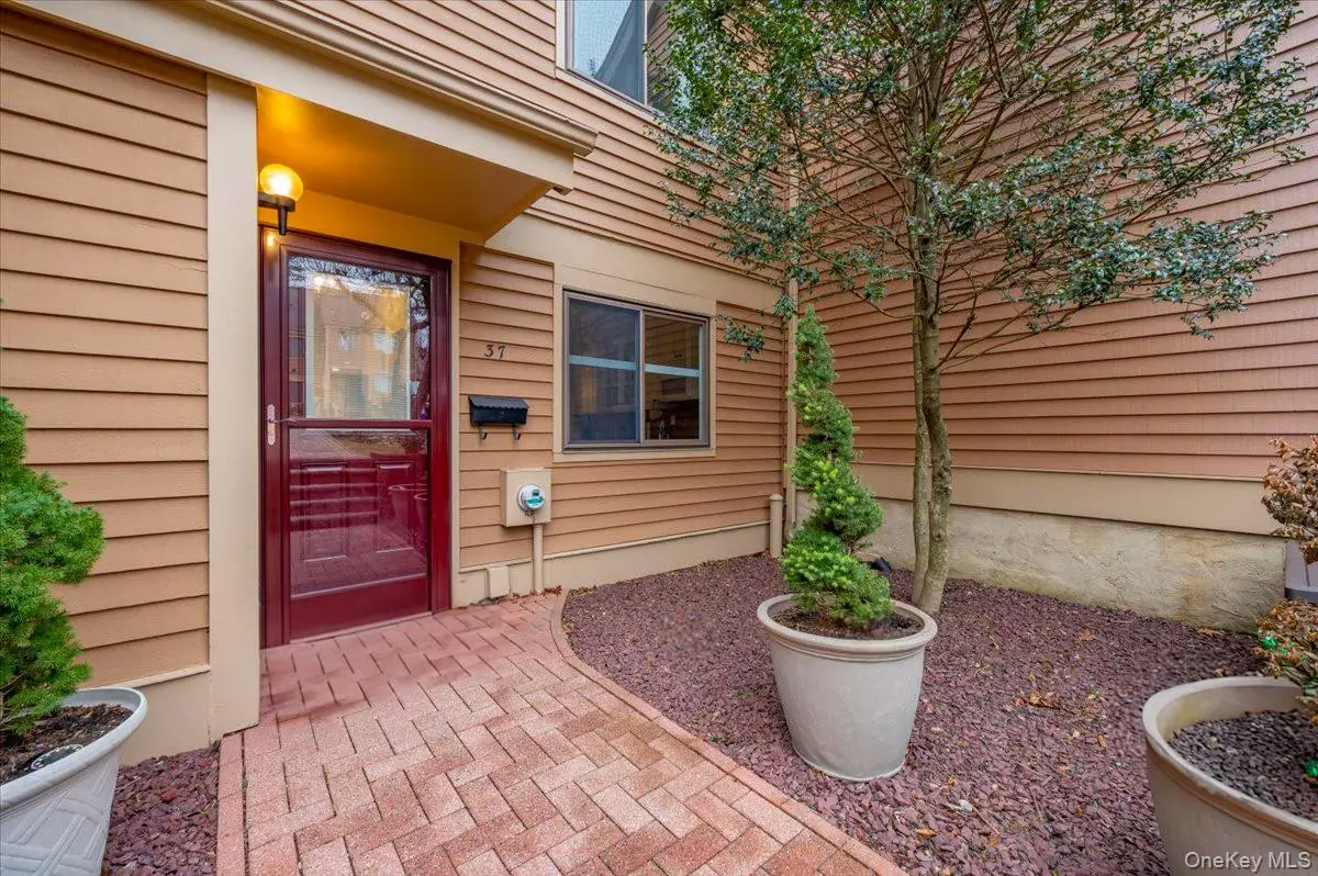 37 Greenway Lane, Rye Brook, NY 10573 - Image #1