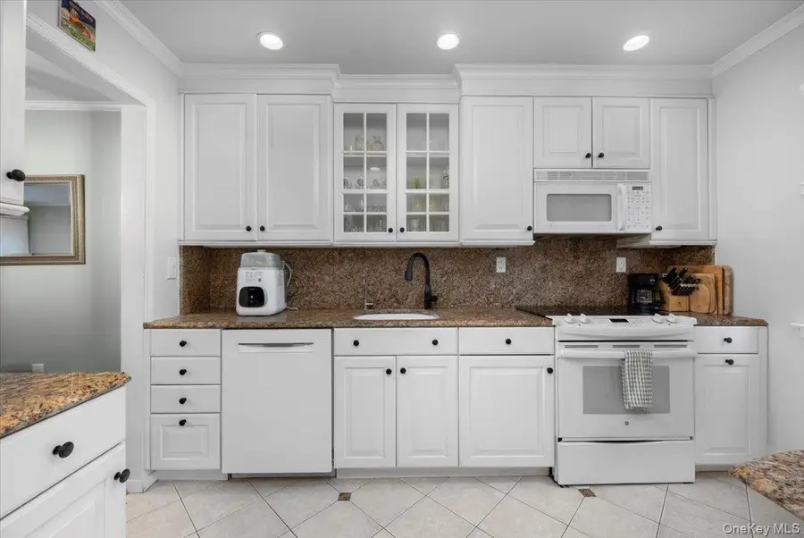 37 Greenway Lane, Rye Brook, NY 10573 - Image #3