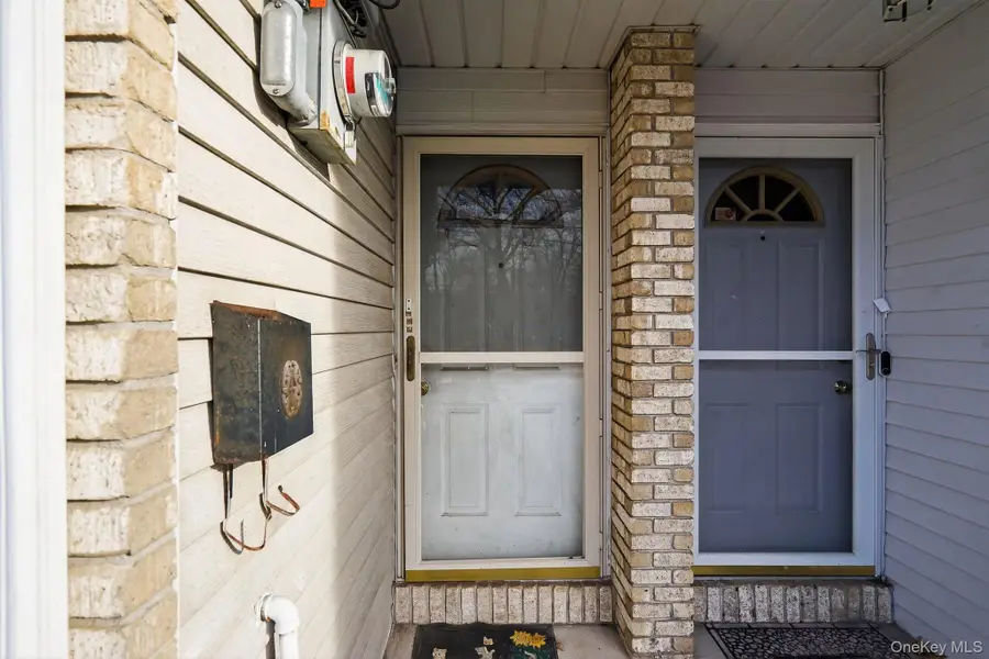 327 Willow Road E, Staten Island, NY 10314 - Image #2