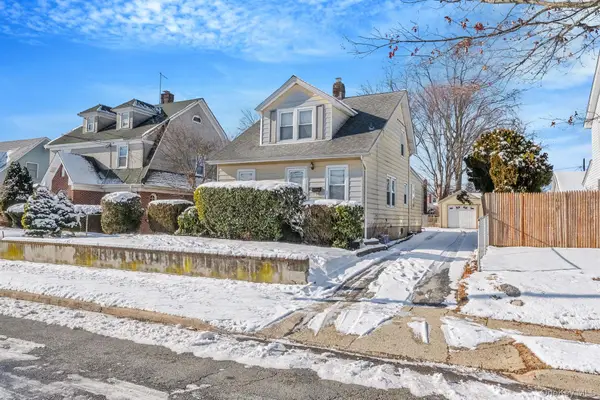 36 Frost Pond Road, Glen Cove, NY 11542