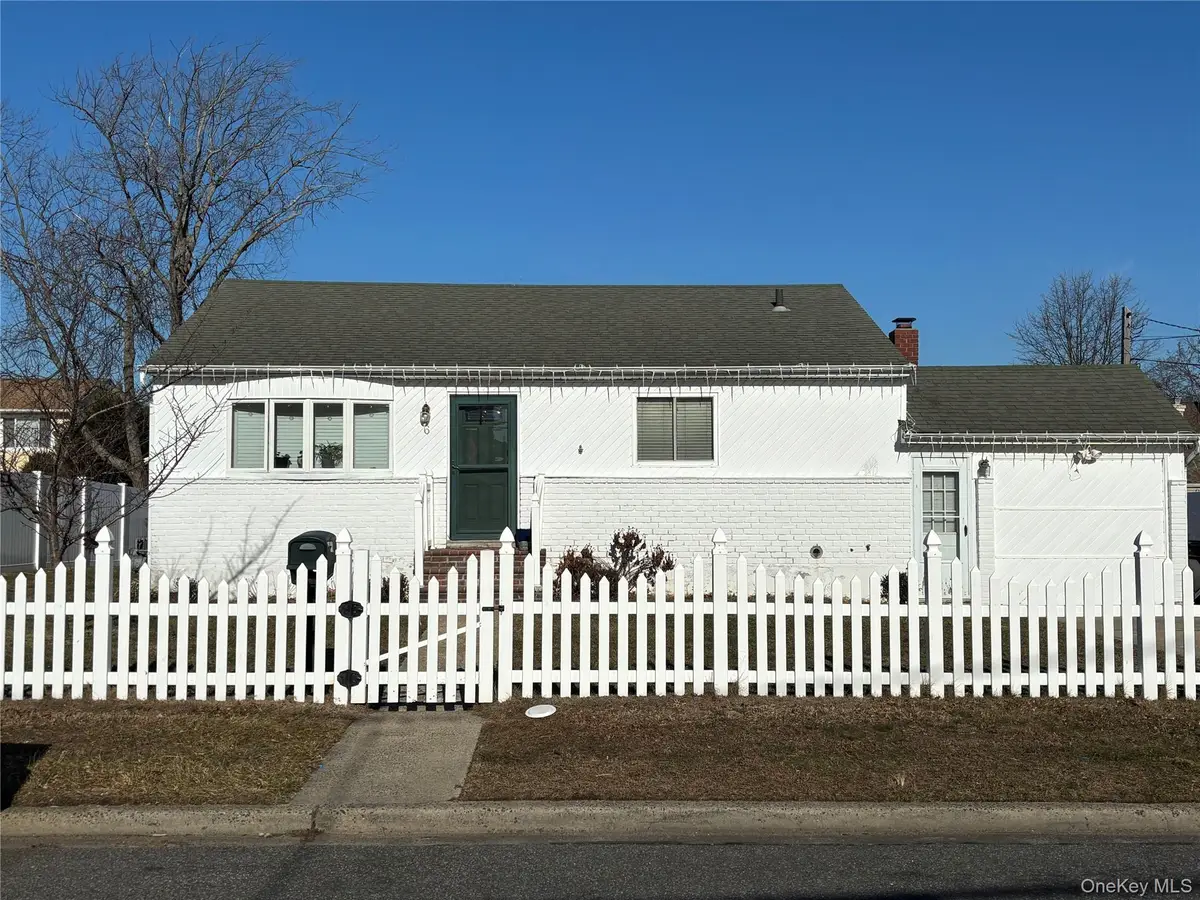 6 E Kissimee Road, Lindenhurst, NY 11757 - Image #1