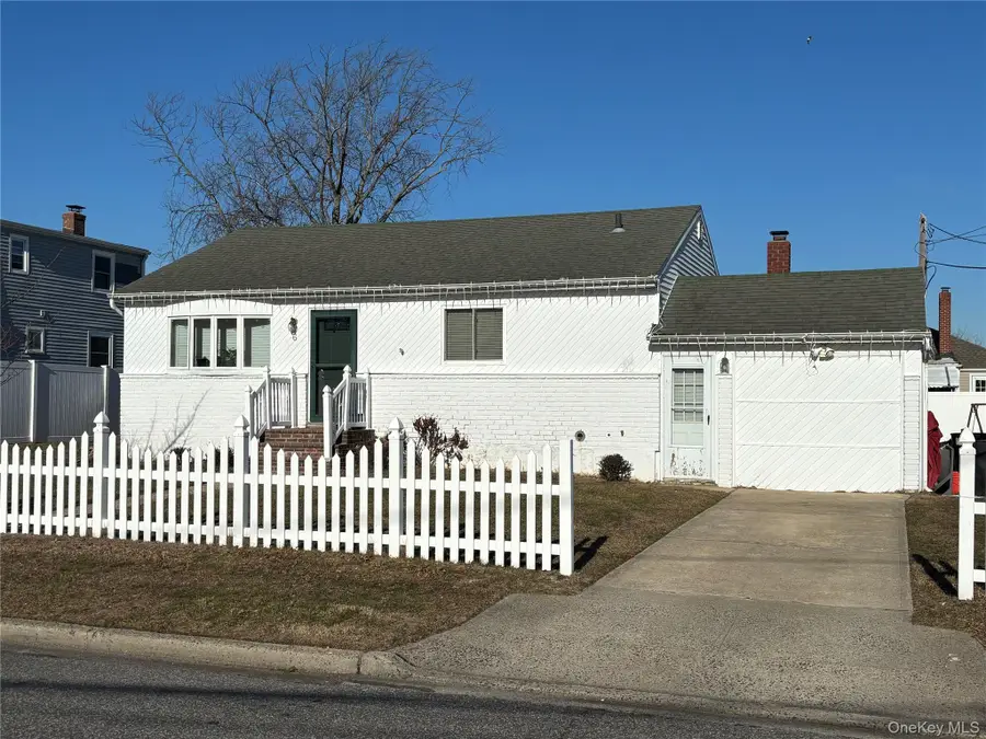 6 E Kissimee Road, Lindenhurst, NY 11757 - Image #2