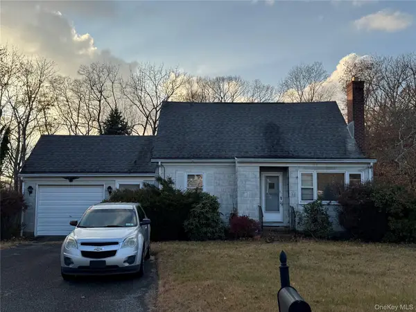 54 N Ocean Avenue, Center Moriches, NY 11934