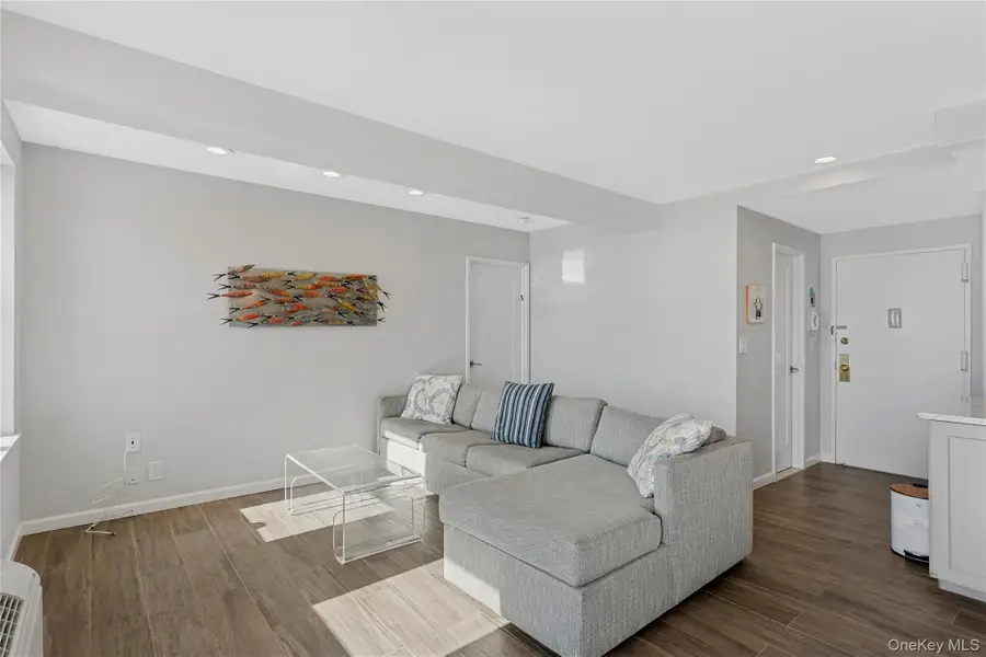 2 Richmond Road #3a, Lido Beach, NY 11561 - #3