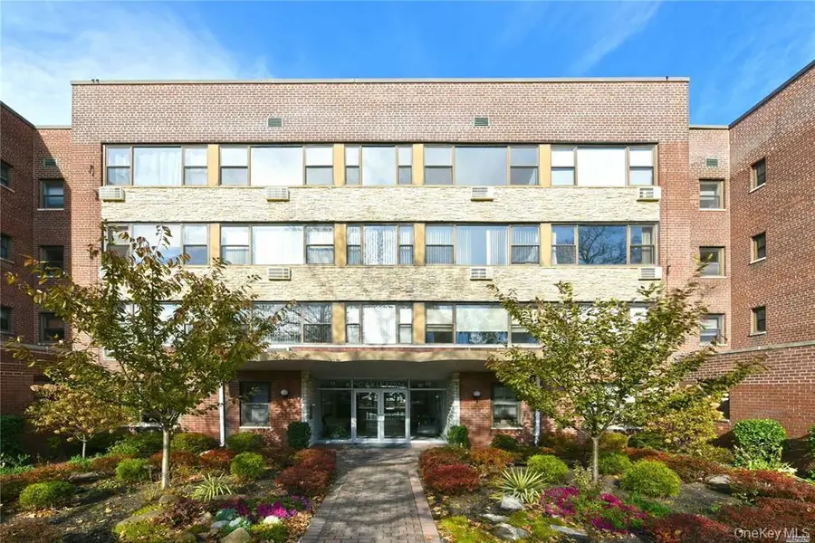 15 Hill Park Avenue #1-L, Great Neck Plaza, NY 11021 - #2