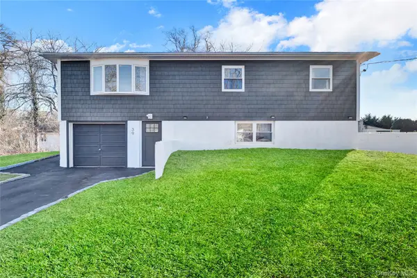 39 Roosevelt Boulevard, East Patchogue, NY 11772