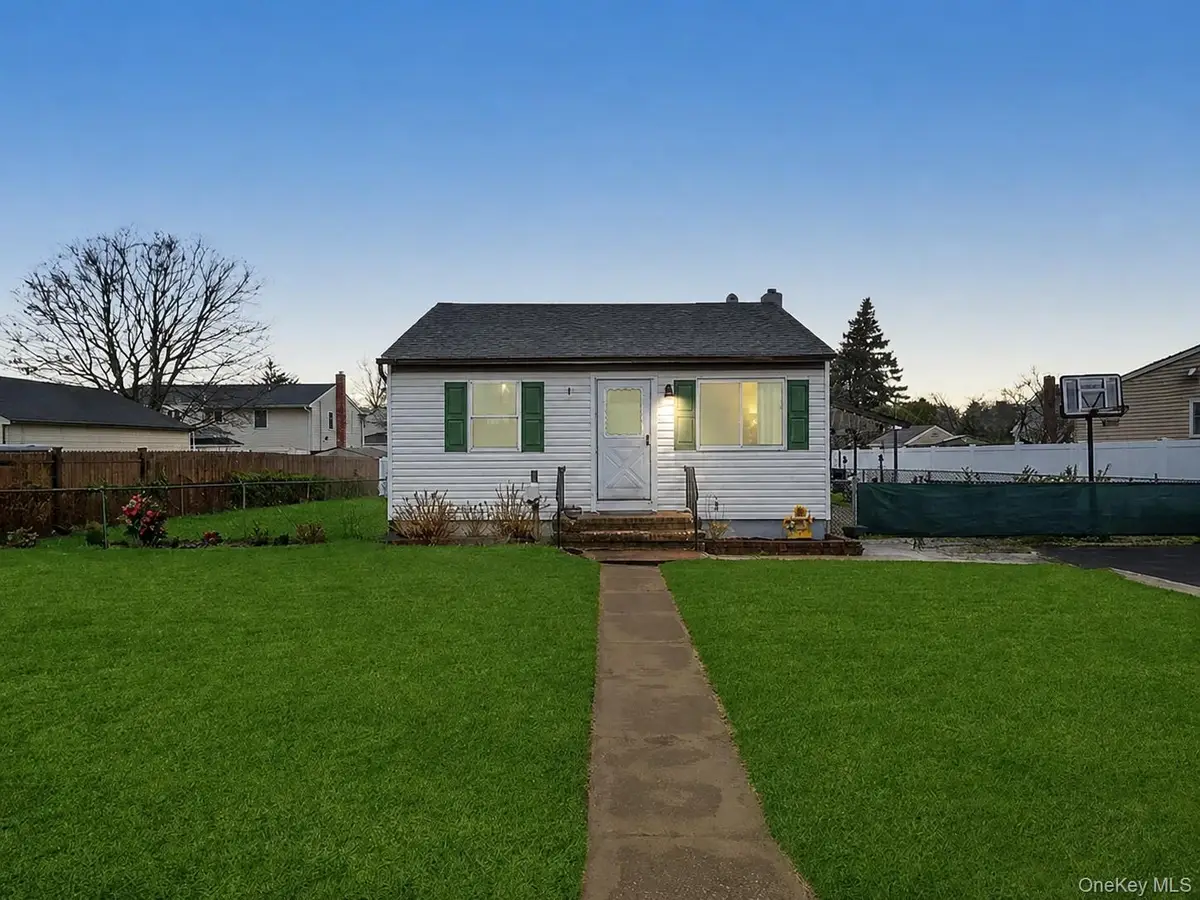 246 15th, West Babylon, NY 11704 - #1